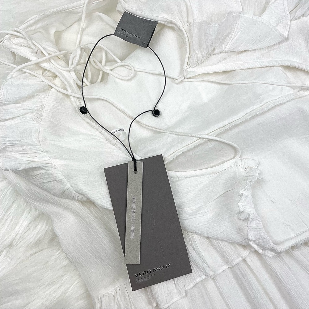 NWT Vero Moda Tiered Ruffle Dress in Snow White Size Medium - Picture 7 of 9